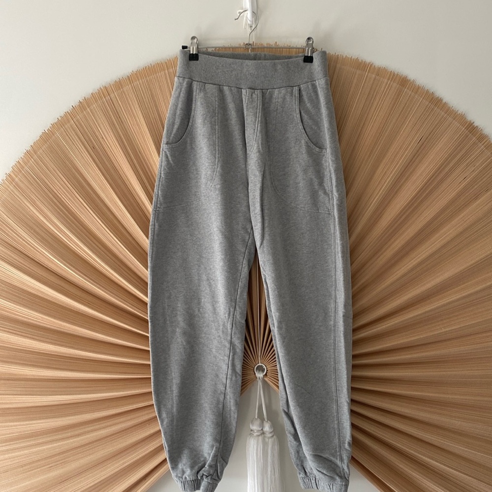The Curve Sweatpant in Heather Grey by GRLFRND